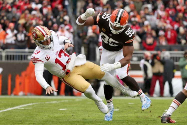 Browns’ Garrett needs 4 sacks for record